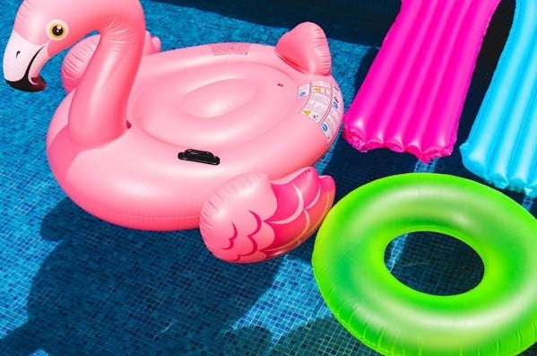 How Kids Can Stay ith Pool Floats